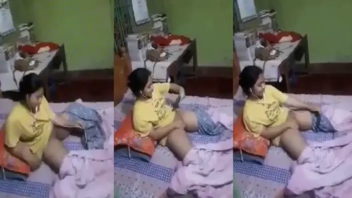 Cute Bengali Teen Didi’s Live Call Show Pussy Video